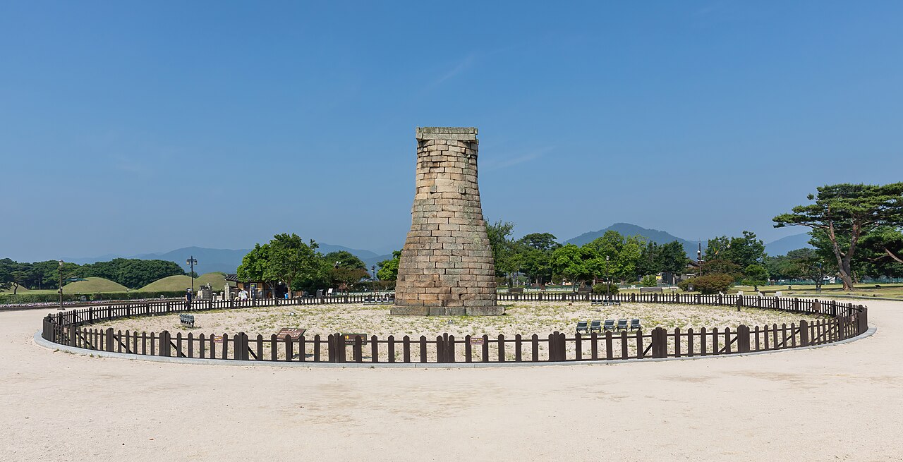 Cheomseongdae Observatory (첨성대) 3
