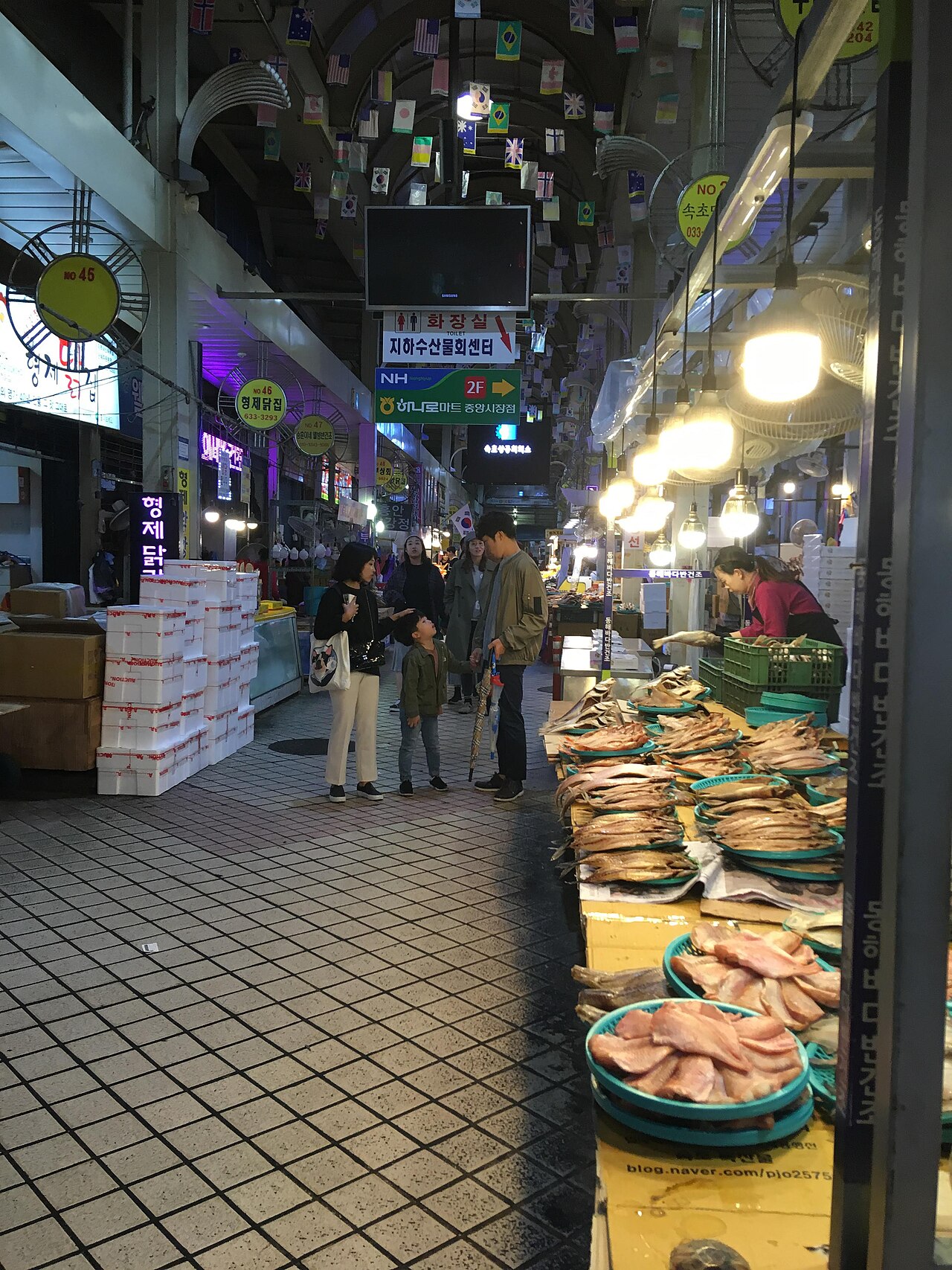 Sokcho Tourist & Fishery Market (속초 관광수산시장) 2