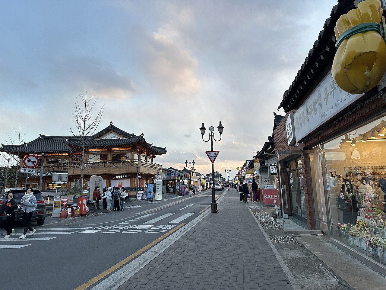 Hwangridan-gil (황리단길) 1