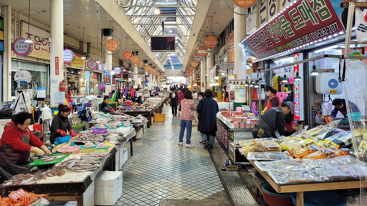 Sokcho Tourist & Fishery Market (속초 관광수산시장) 5