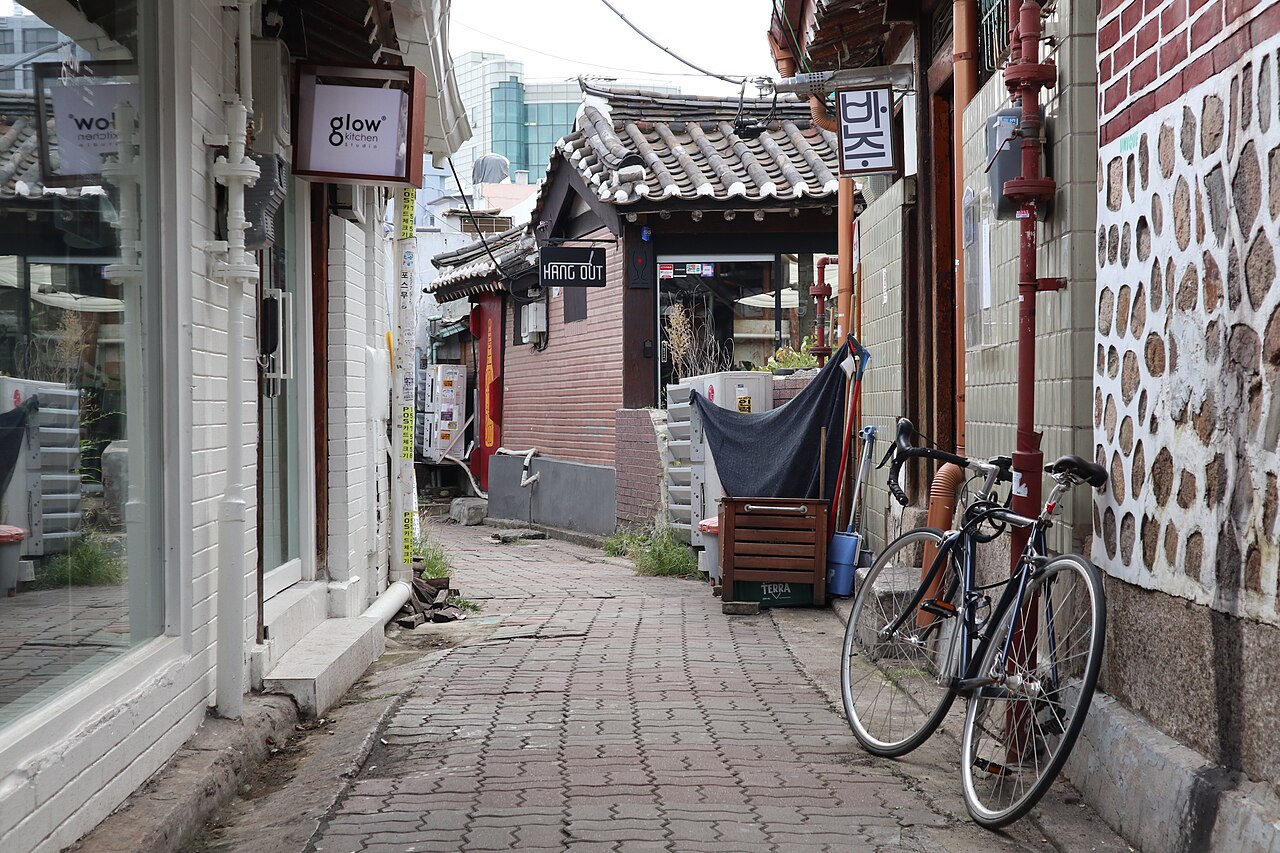 Ikseon-dong Hanok Cafe Street (익선동 한옥카페거리) 5