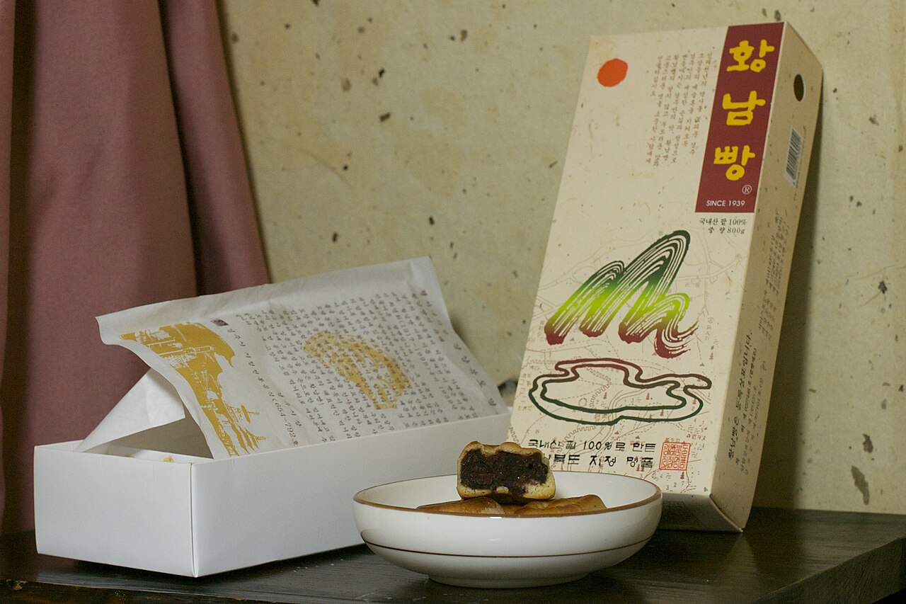 Hwangnam-ppang Main Store (황남빵 본점) 2