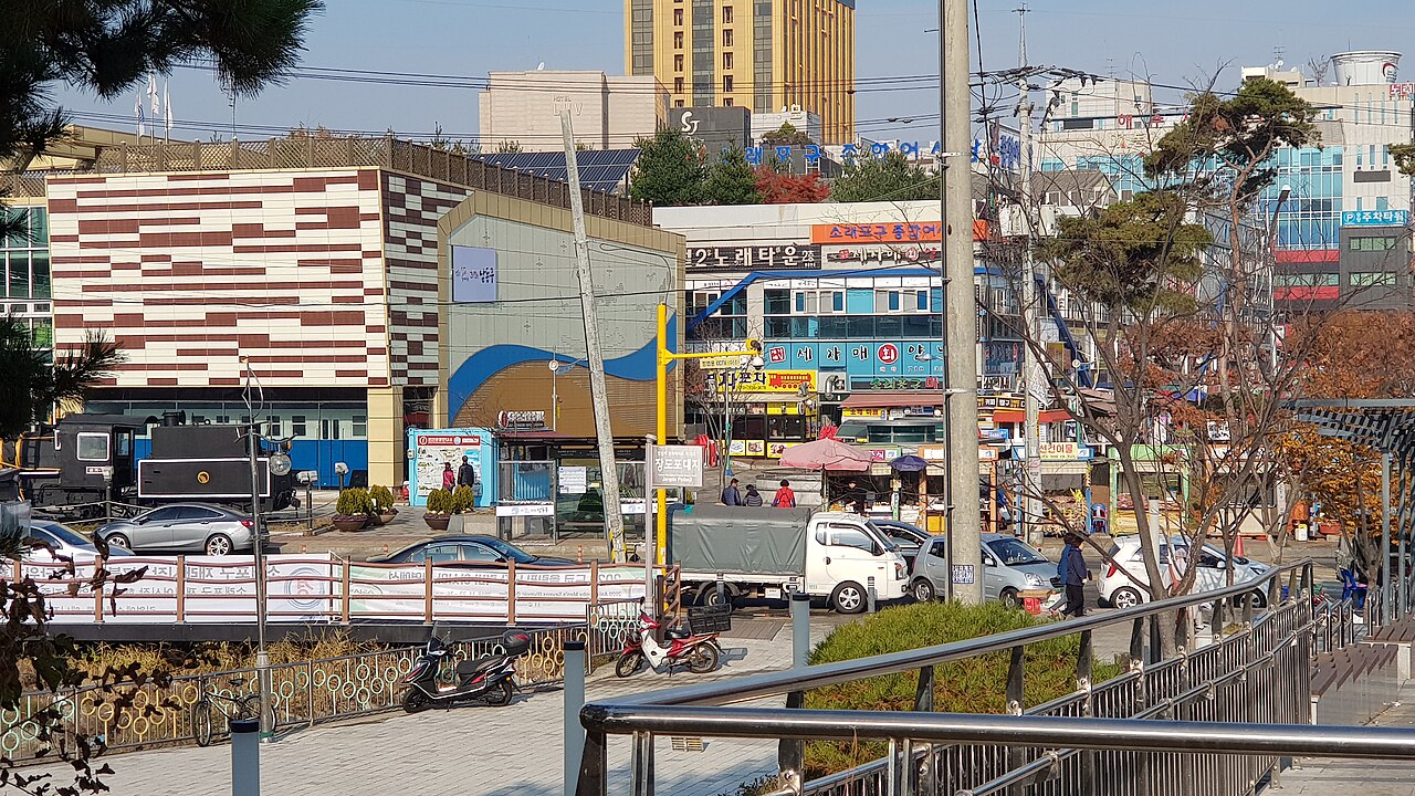 Sorae Pogu Traditional Fish Market (소래포구 전통어시장) 5